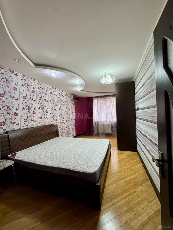 Satılır 3 otaqlı mənzil 138 m²
