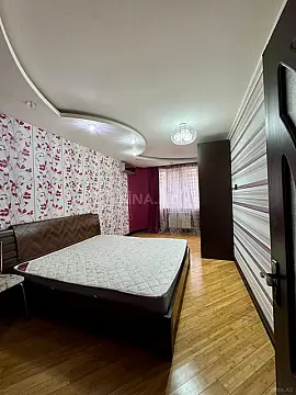 Satılır 3 otaqlı mənzil 138 m²