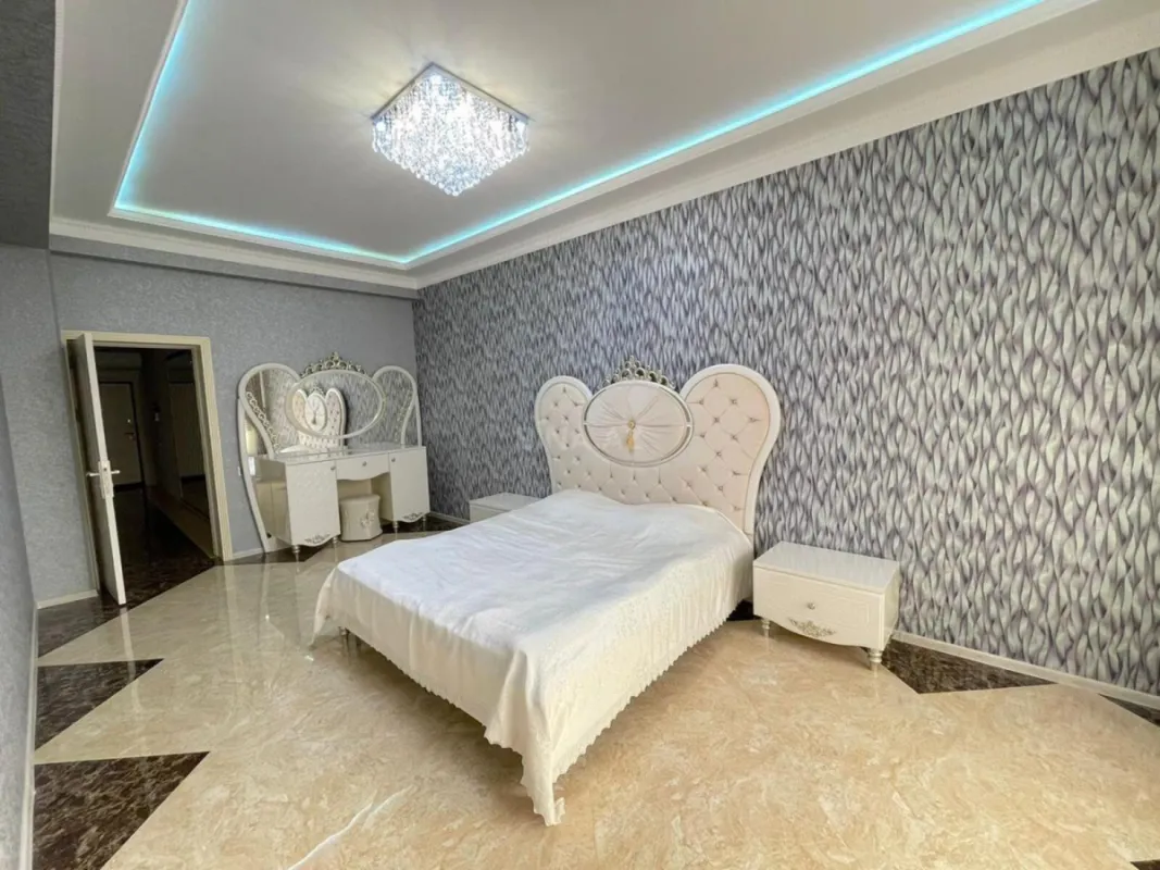 Kirayə verilir 2 otaqlı mənzil 111 m²