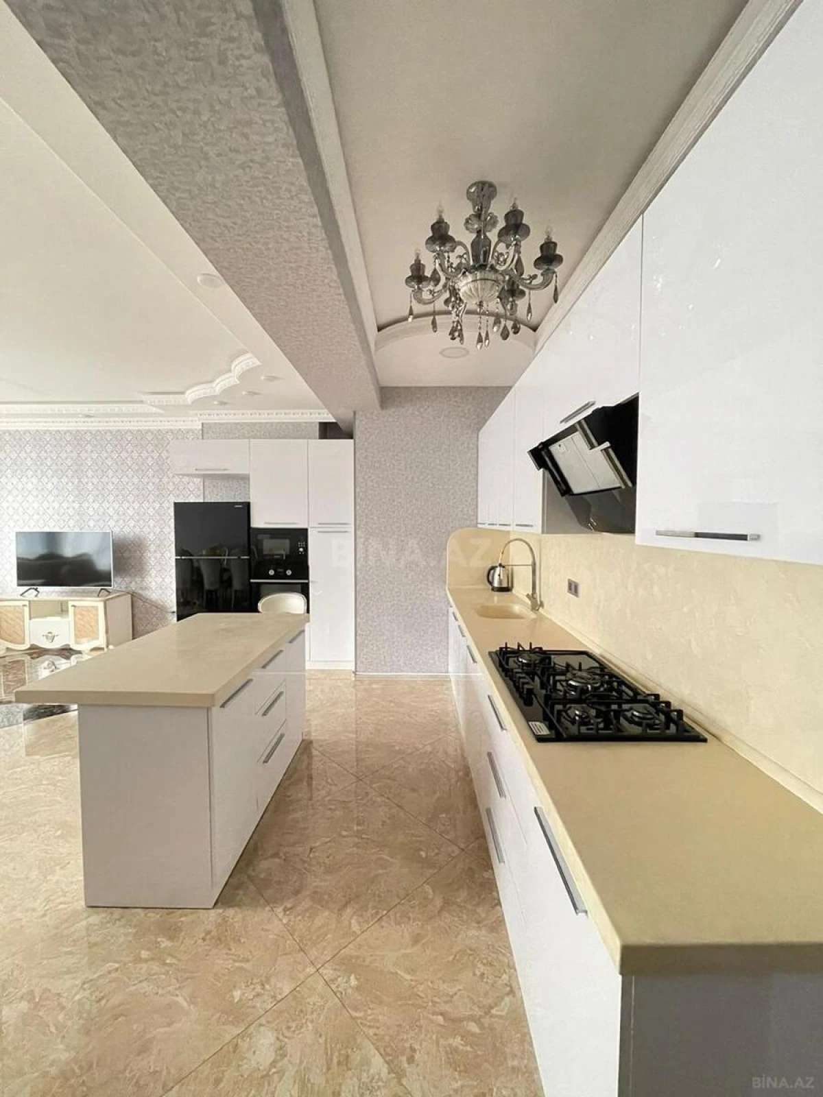 Kirayə verilir 2 otaqlı mənzil 111 m²