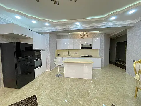 Kirayə verilir 2 otaqlı mənzil 111 m²