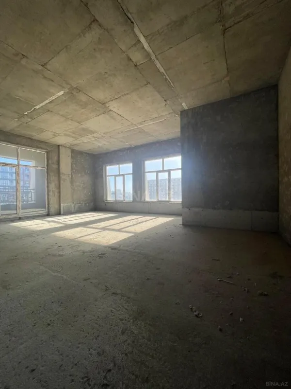 Satılır 4 otaqlı mənzil 259 m²