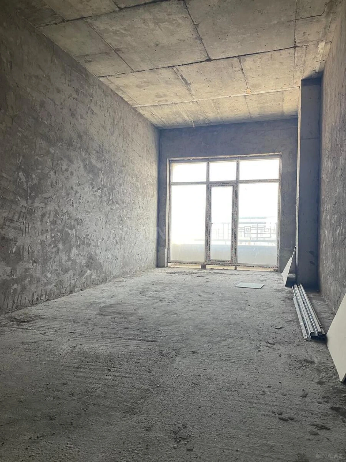 Satılır 4 otaqlı mənzil 259 m²