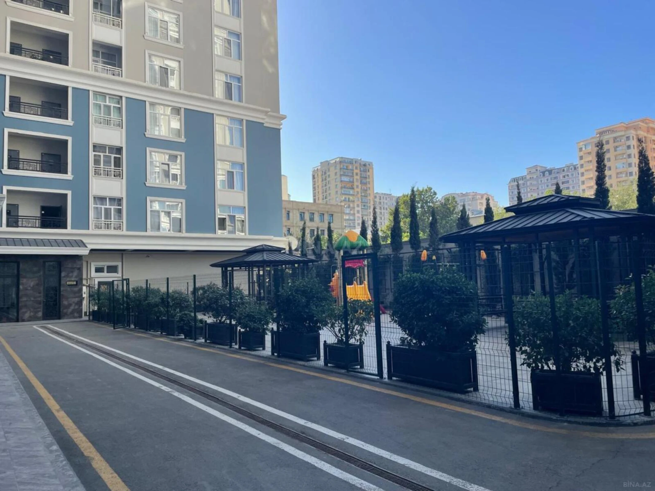 Satılır 4 otaqlı mənzil 259 m²