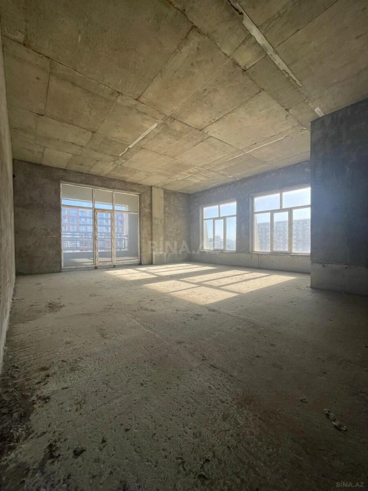 Satılır 4 otaqlı mənzil 259 m²