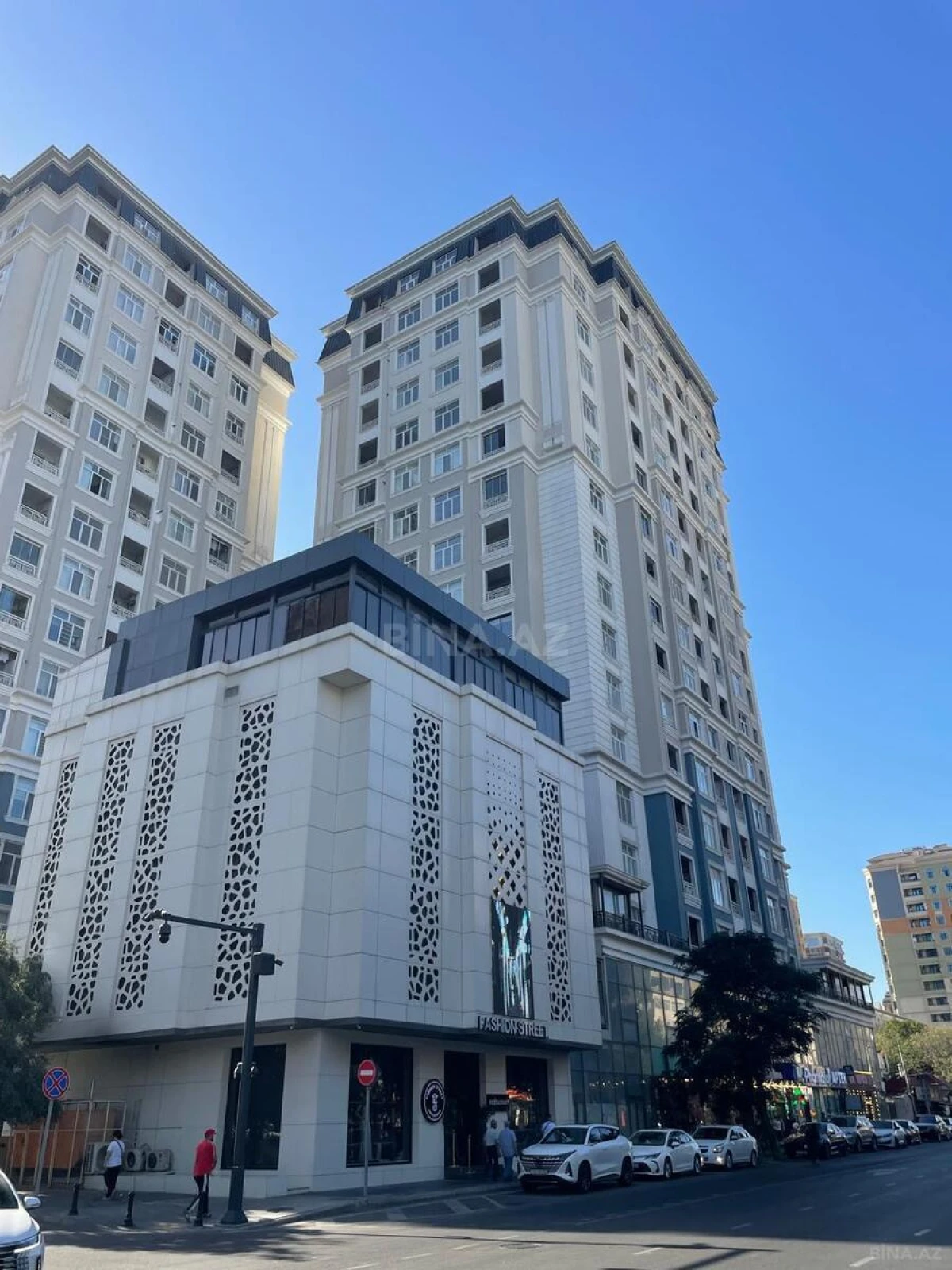 Satılır 4 otaqlı mənzil 259 m²