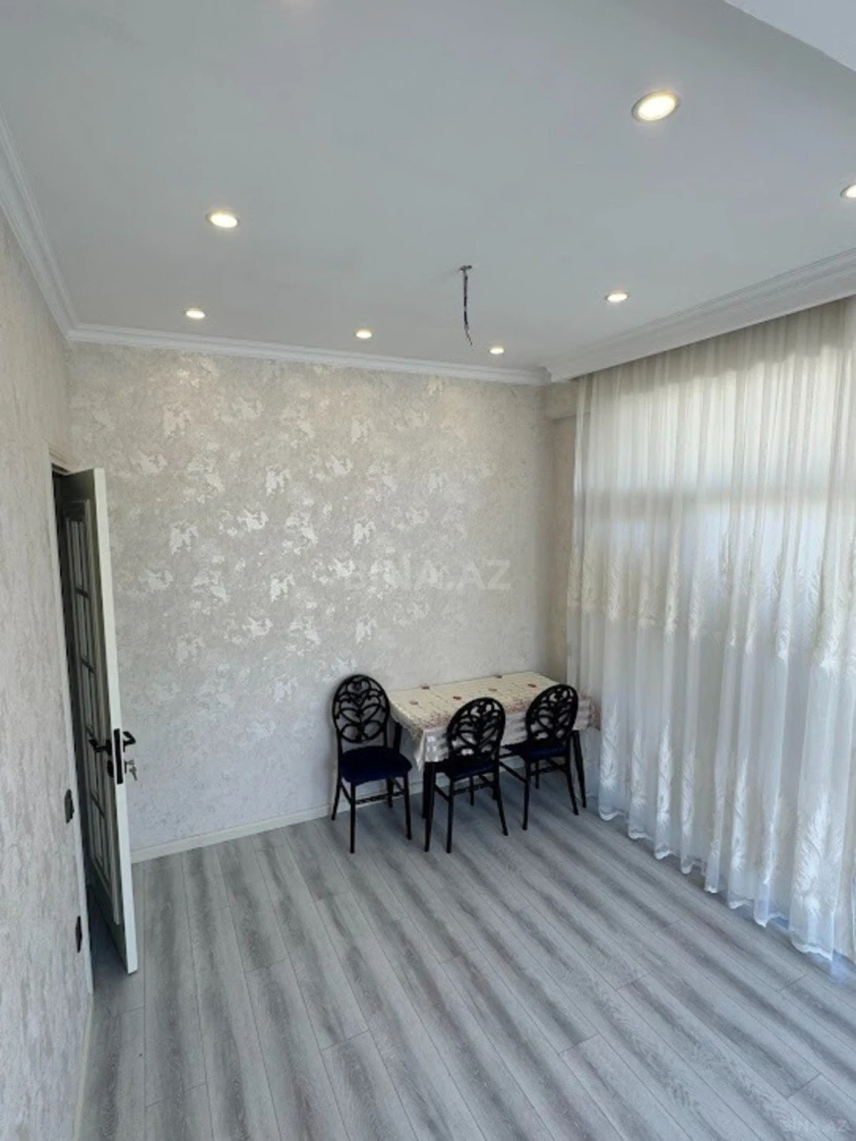 Kirayə verilir 3 otaqlı mənzil 91 m²