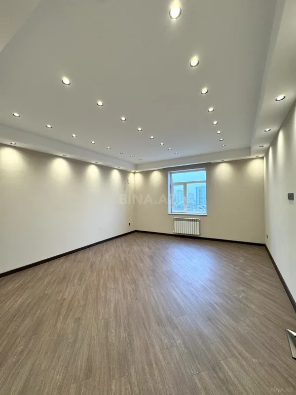 Satılır 3 otaqlı mənzil 135 m²