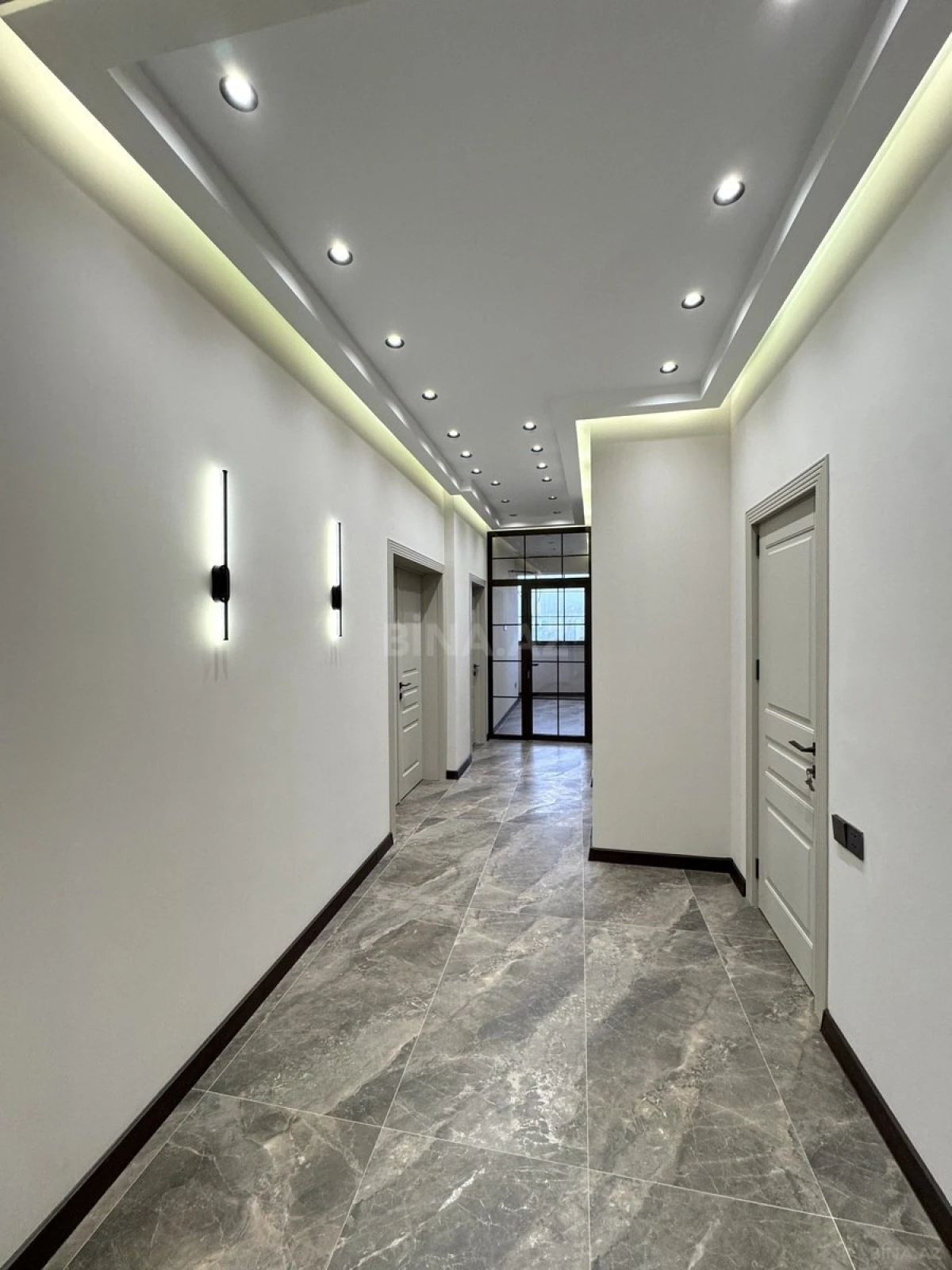 Satılır 3 otaqlı mənzil 135 m²