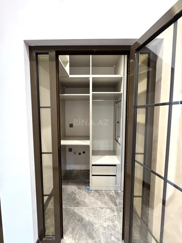 Satılır 3 otaqlı mənzil 135 m²