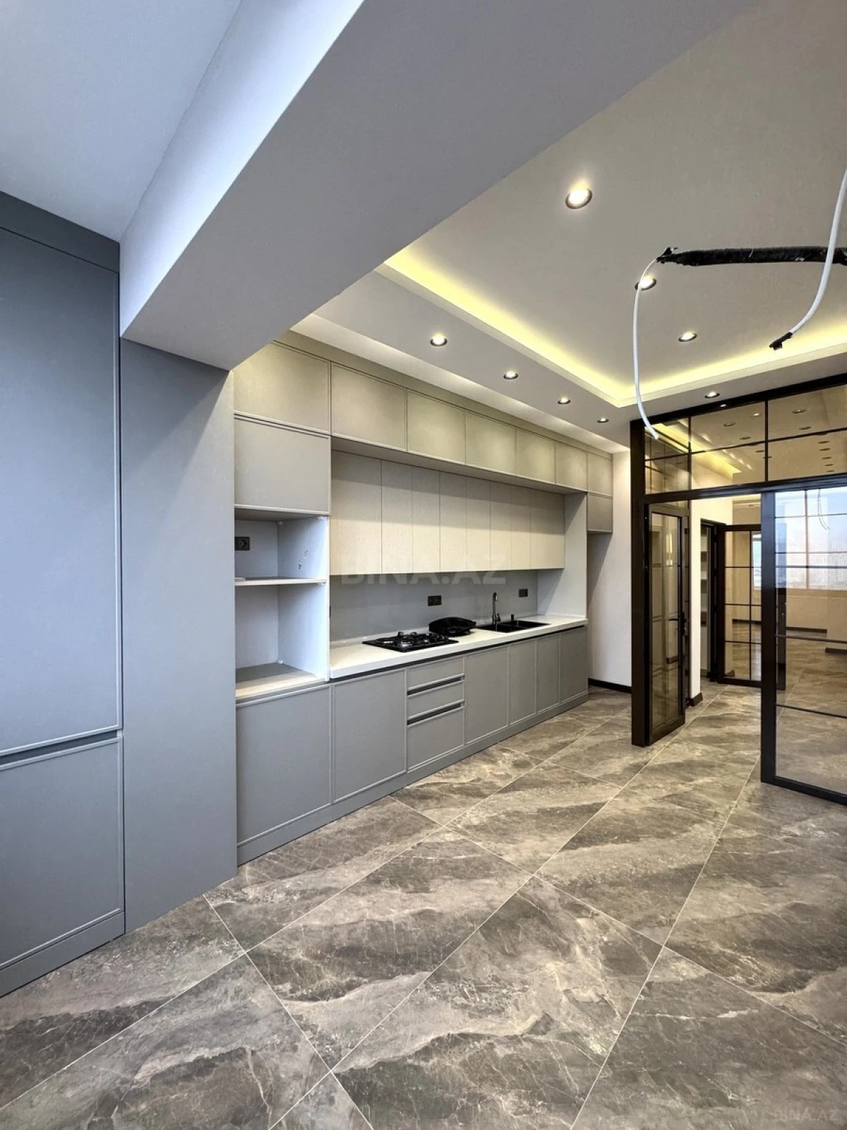 Satılır 3 otaqlı mənzil 135 m²