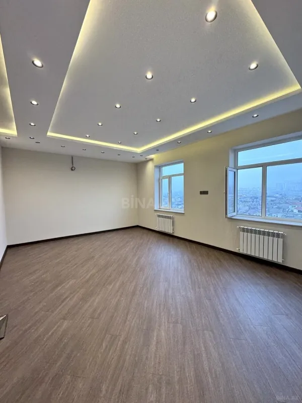 Satılır 3 otaqlı mənzil 135 m²