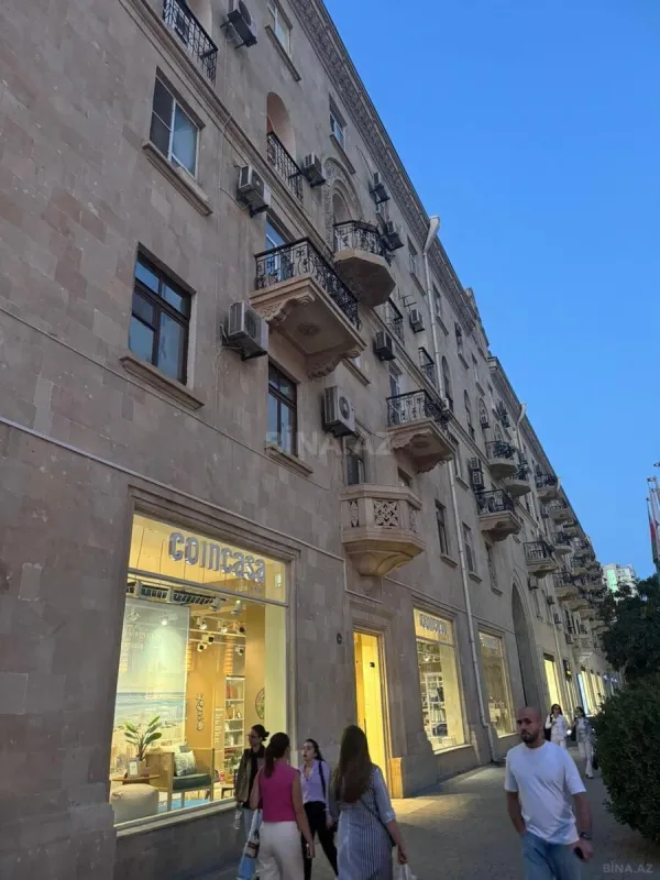 Kirayə verilir 2 otaqlı mənzil 67 m²