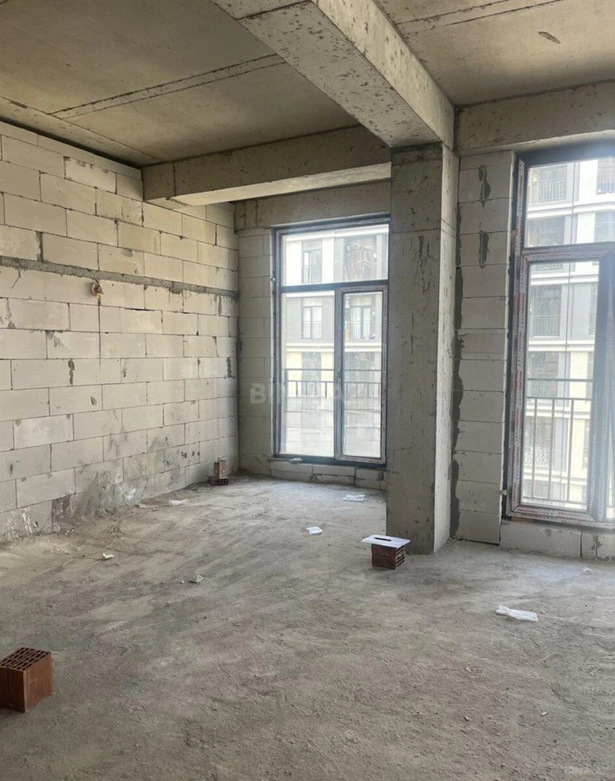 Satılır 2 otaqlı mənzil 91 m²