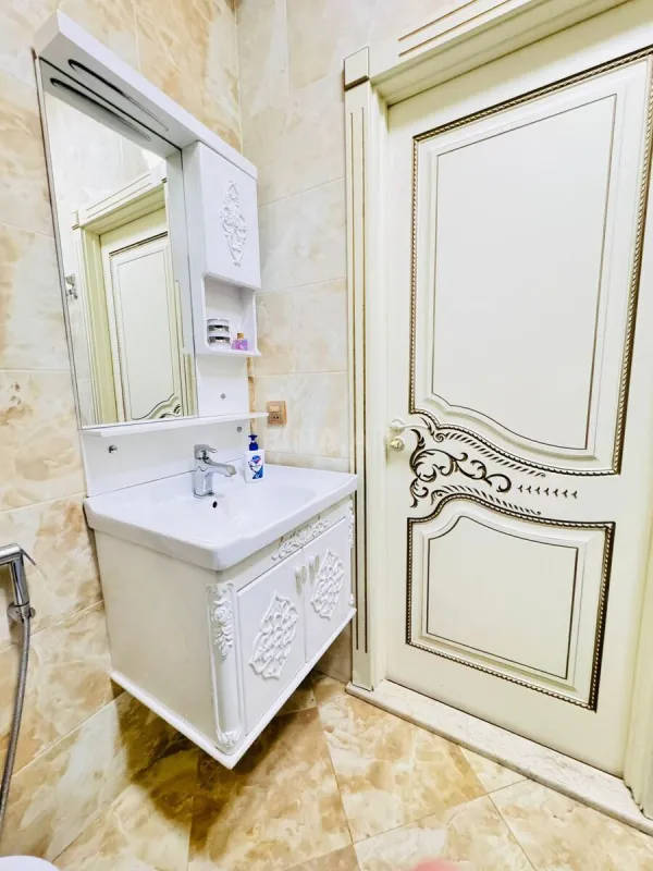 Kirayə verilir 2 otaqlı mənzil 95 m²