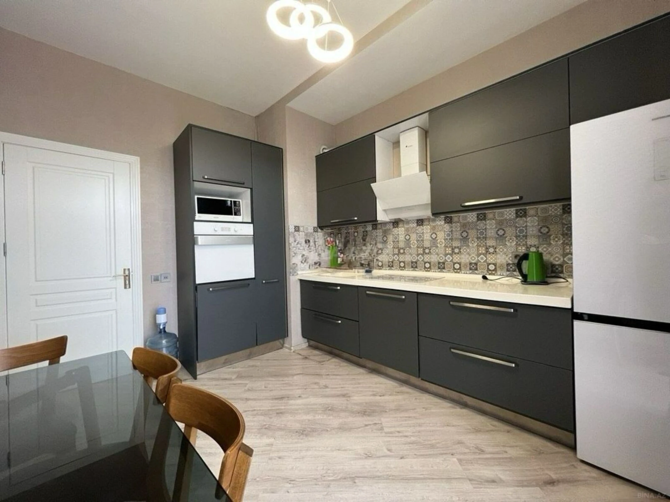 Kirayə verilir 3 otaqlı mənzil 125 m²