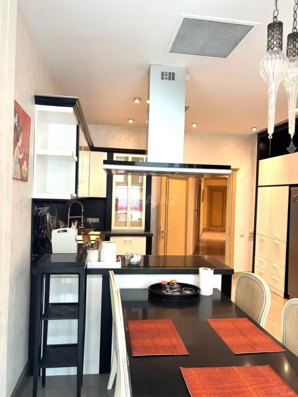 Kirayə verilir 3 otaqlı mənzil 170 m²