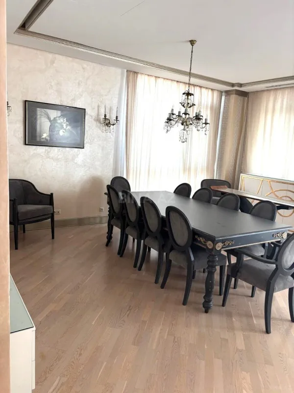 Kirayə verilir 3 otaqlı mənzil 170 m²