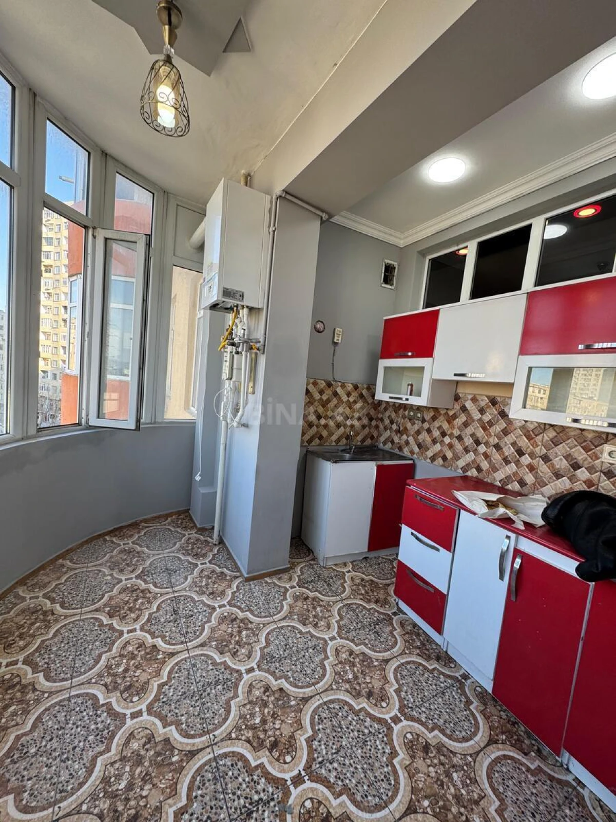 Satılır 2 otaqlı mənzil 78 m²