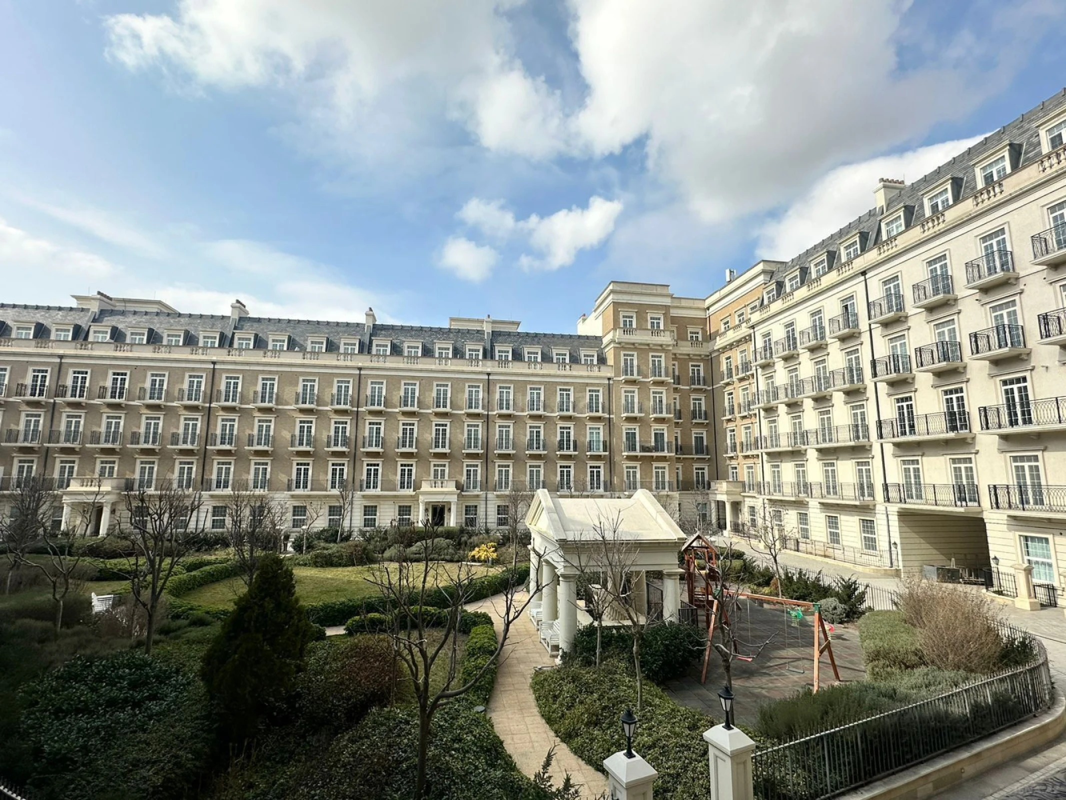 Satılır 3 otaqlı mənzil 103 m²