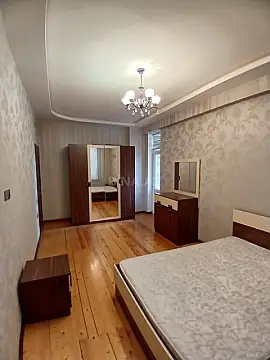 Satılır 2 otaqlı mənzil 102 m²