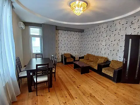 Satılır 2 otaqlı mənzil 102 m²