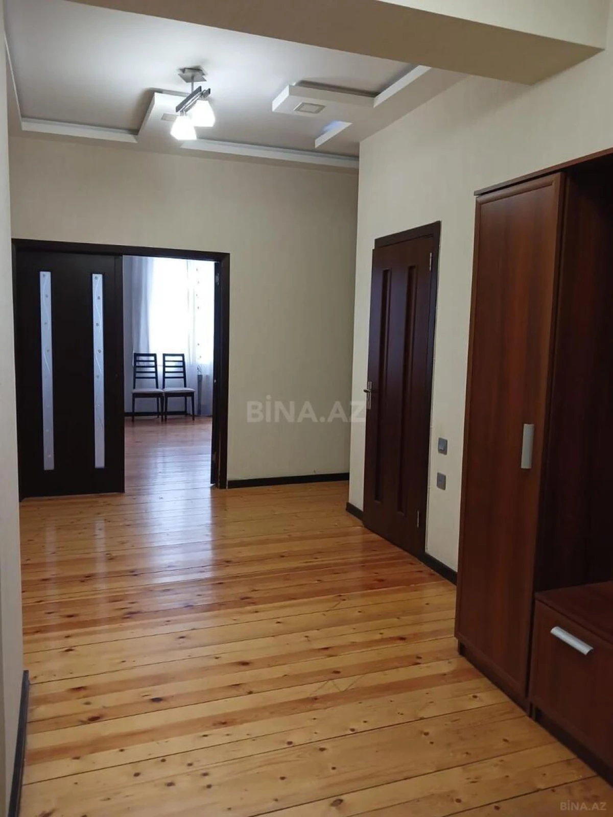 Satılır 2 otaqlı mənzil 102 m²