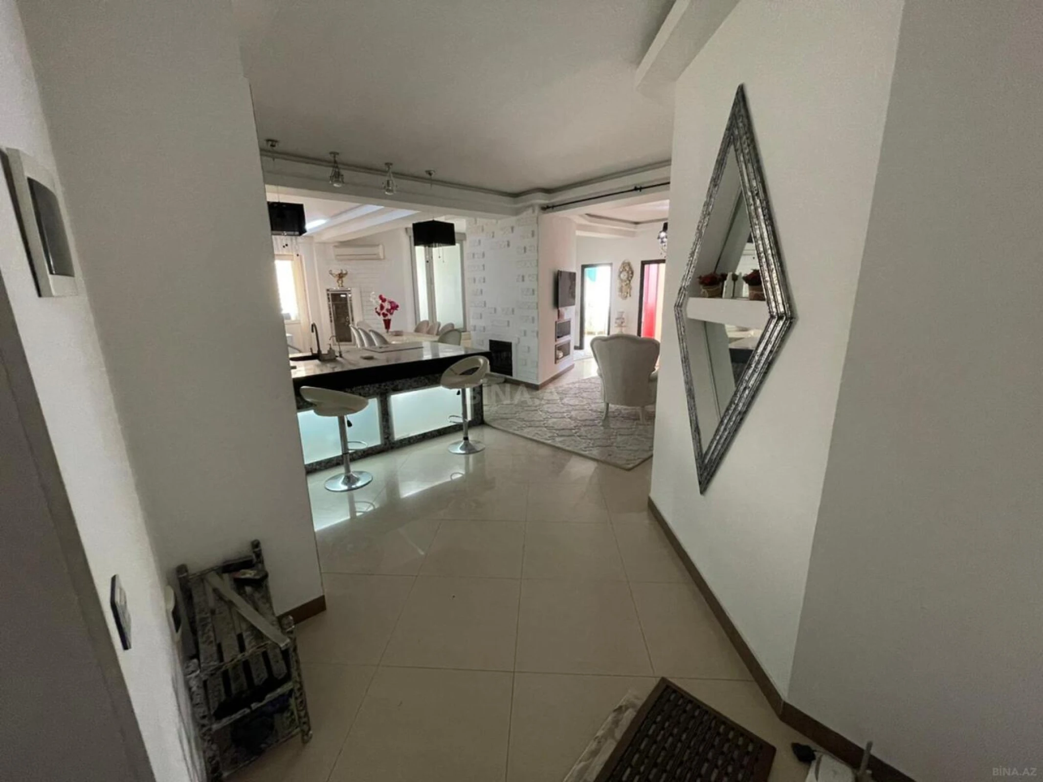 Kirayə verilir 3 otaqlı mənzil 137 m²
