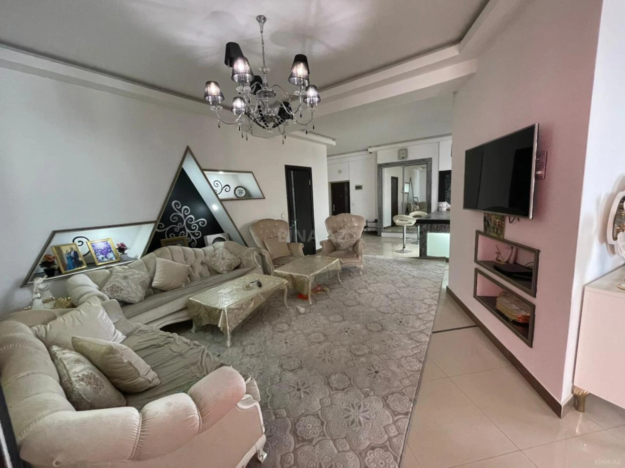 Kirayə verilir 3 otaqlı mənzil 137 m²