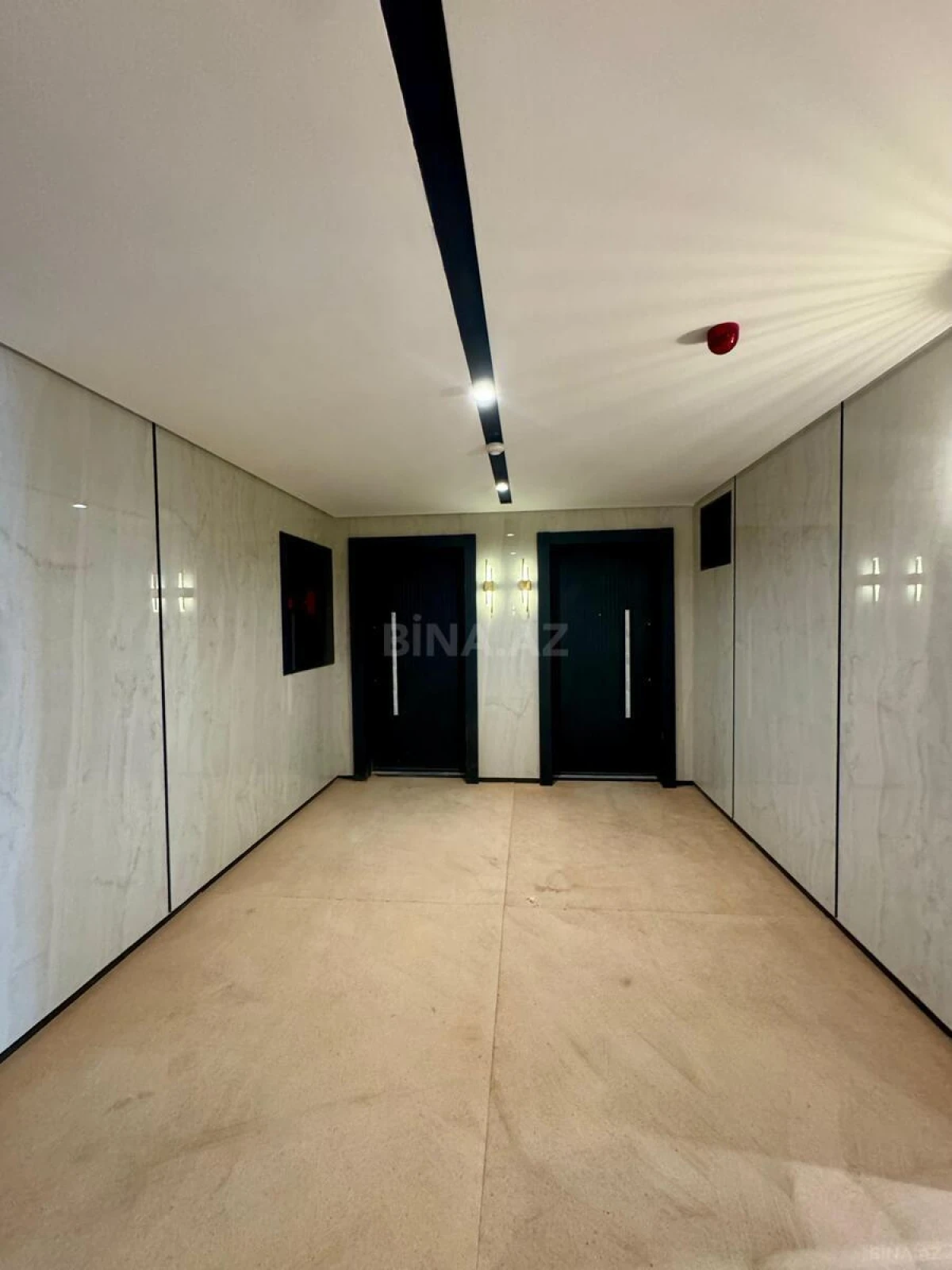 Satılır 4 otaqlı mənzil 224 m²