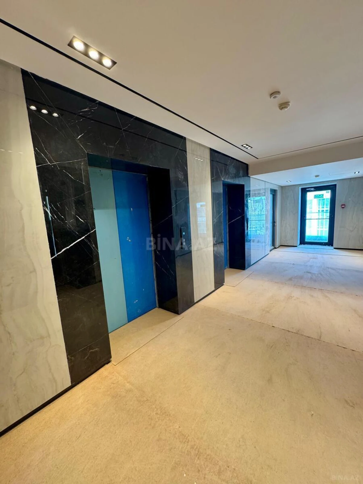 Satılır 4 otaqlı mənzil 224 m²