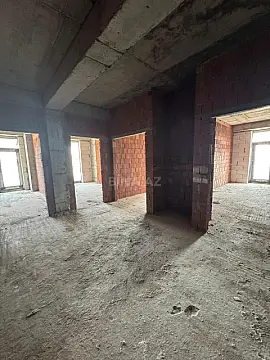 Satılır 4 otaqlı mənzil 224 m²