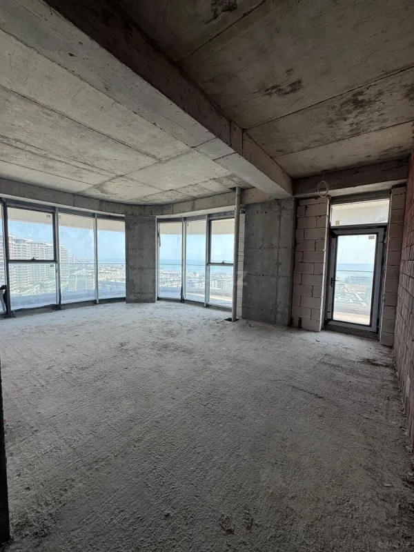 Satılır 4 otaqlı mənzil 224 m²