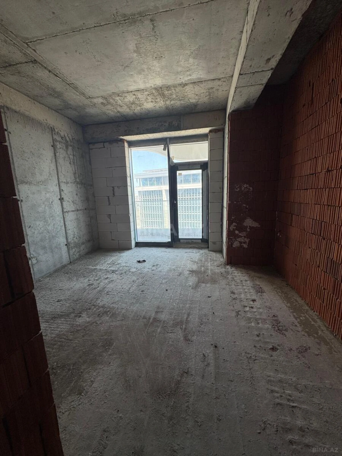 Satılır 4 otaqlı mənzil 224 m²