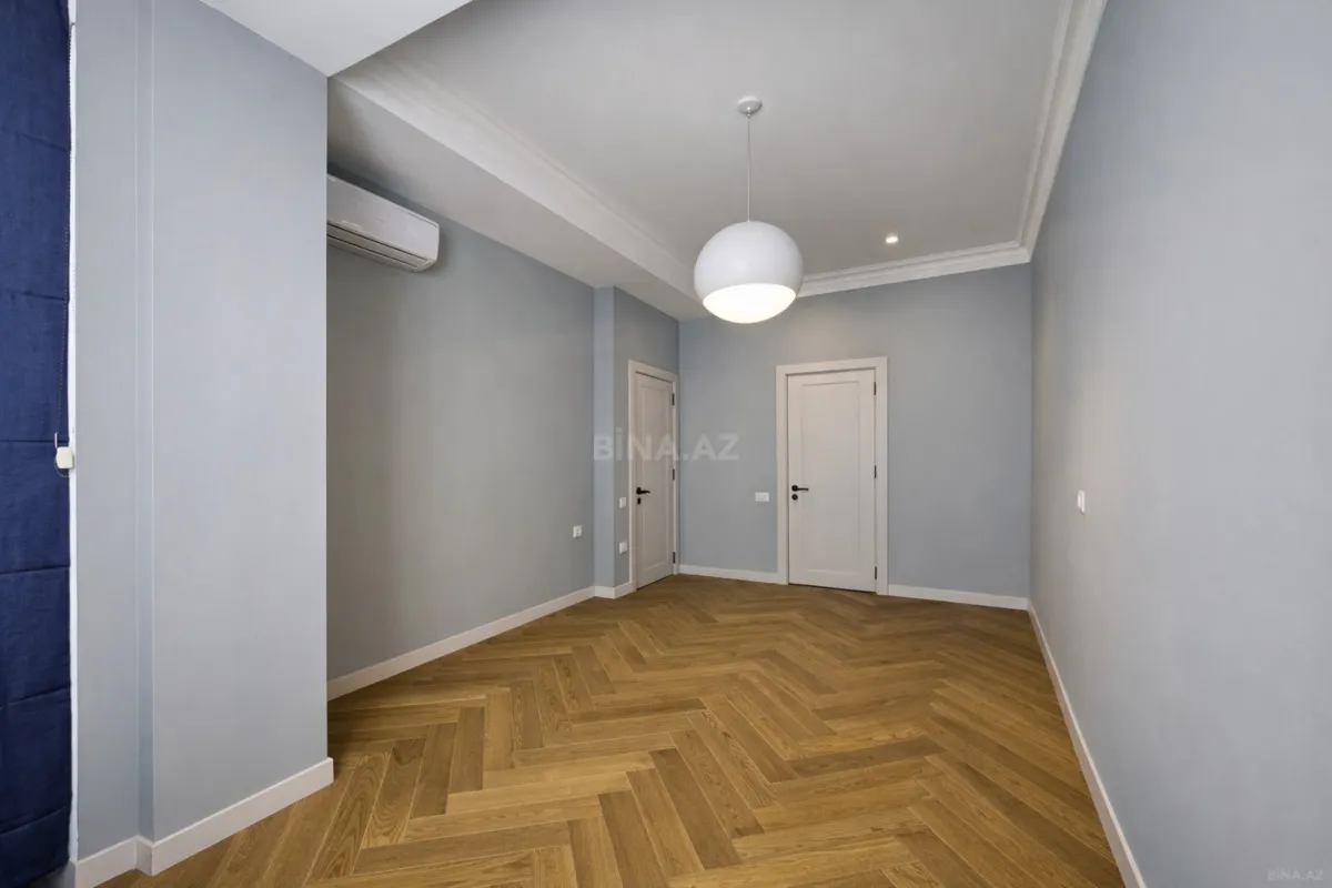 Satılır 3 otaqlı mənzil 135 m²