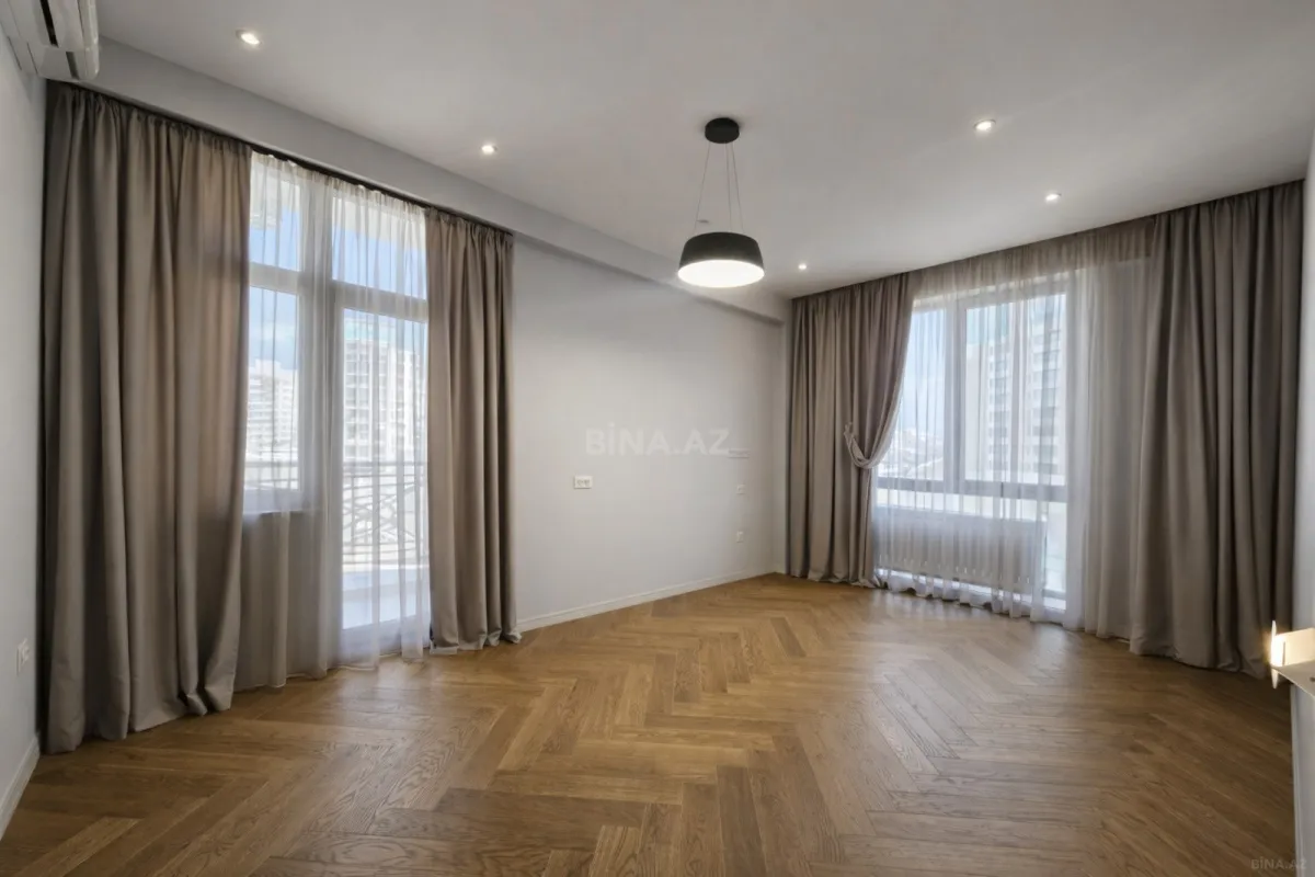 Satılır 3 otaqlı mənzil 135 m²