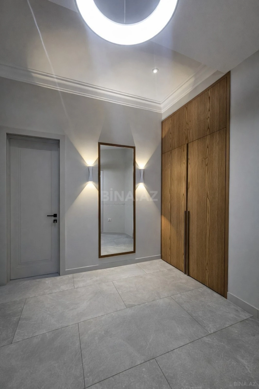 Satılır 3 otaqlı mənzil 135 m²