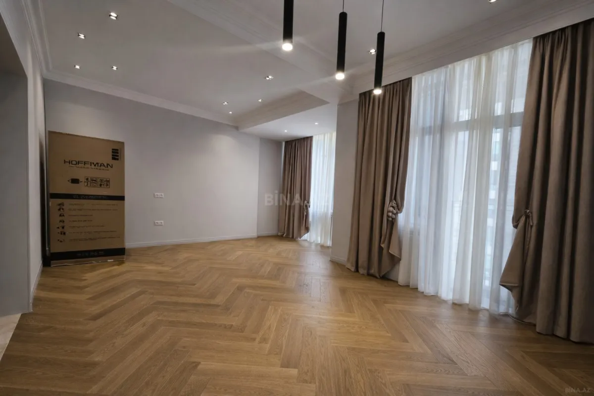 Satılır 3 otaqlı mənzil 135 m²