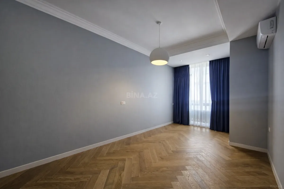 Satılır 3 otaqlı mənzil 135 m²