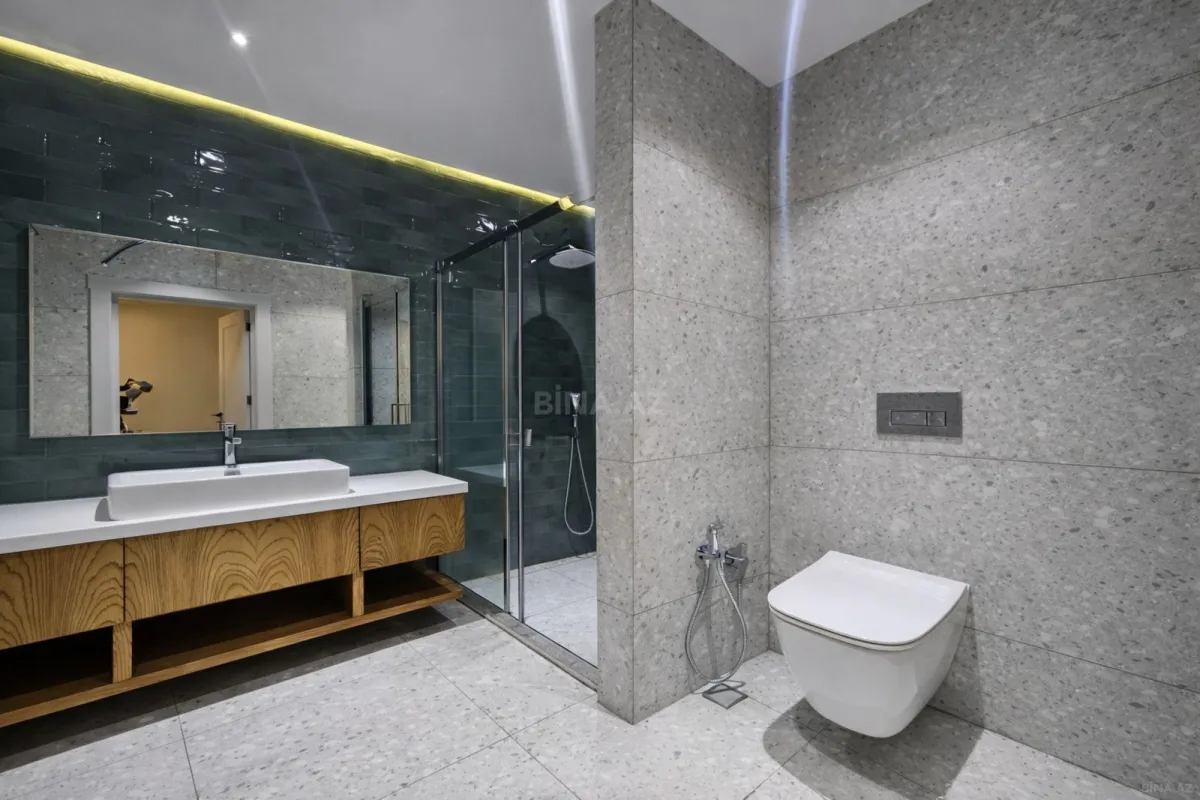 Satılır 3 otaqlı mənzil 135 m²