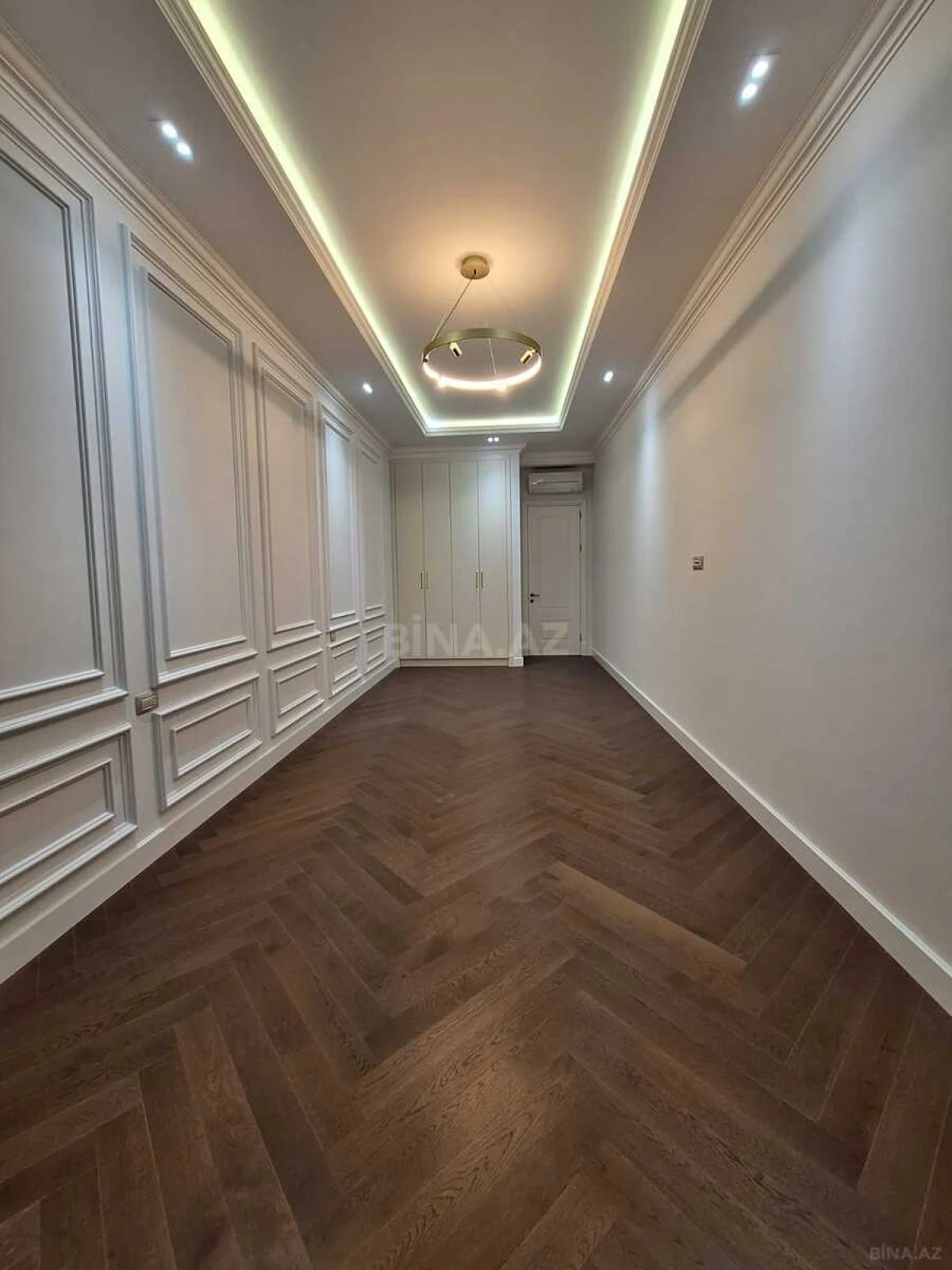 Satılır 4 otaqlı mənzil 235 m²