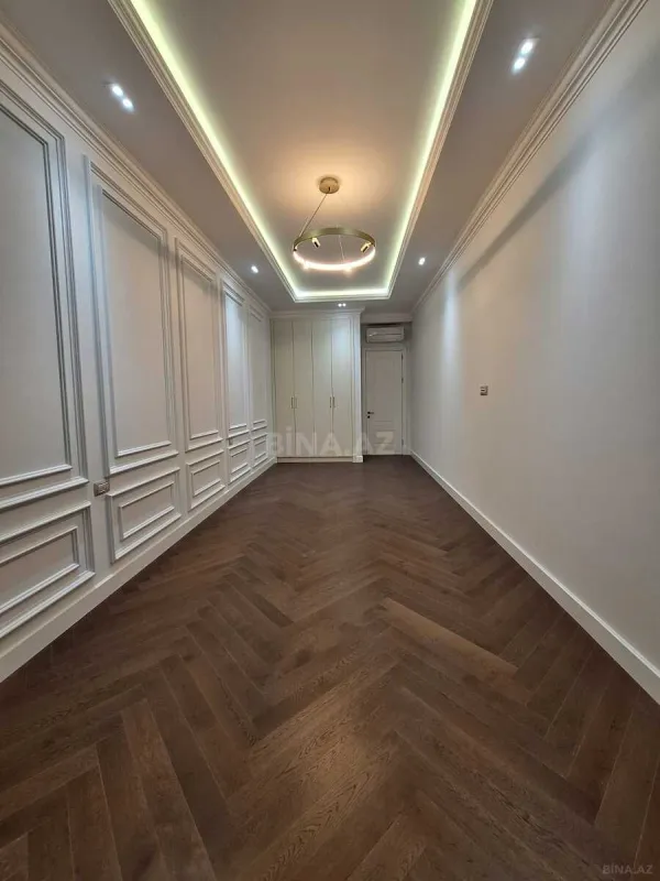 Satılır 4 otaqlı mənzil 235 m²