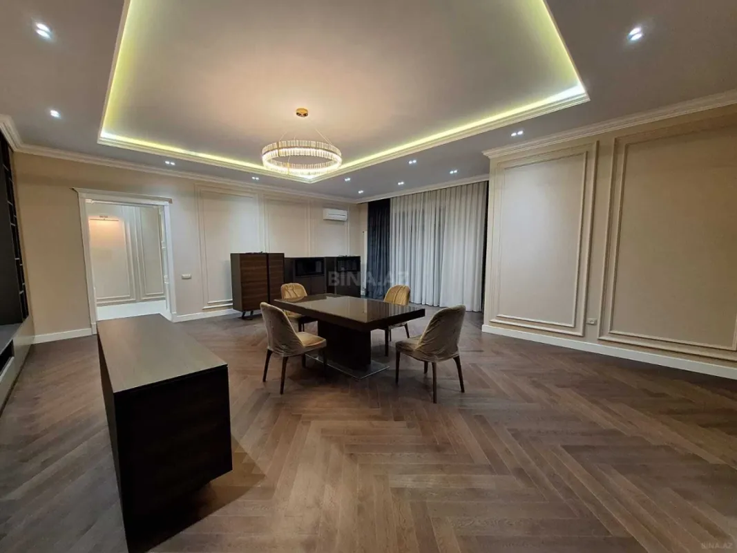 Satılır 4 otaqlı mənzil 235 m²