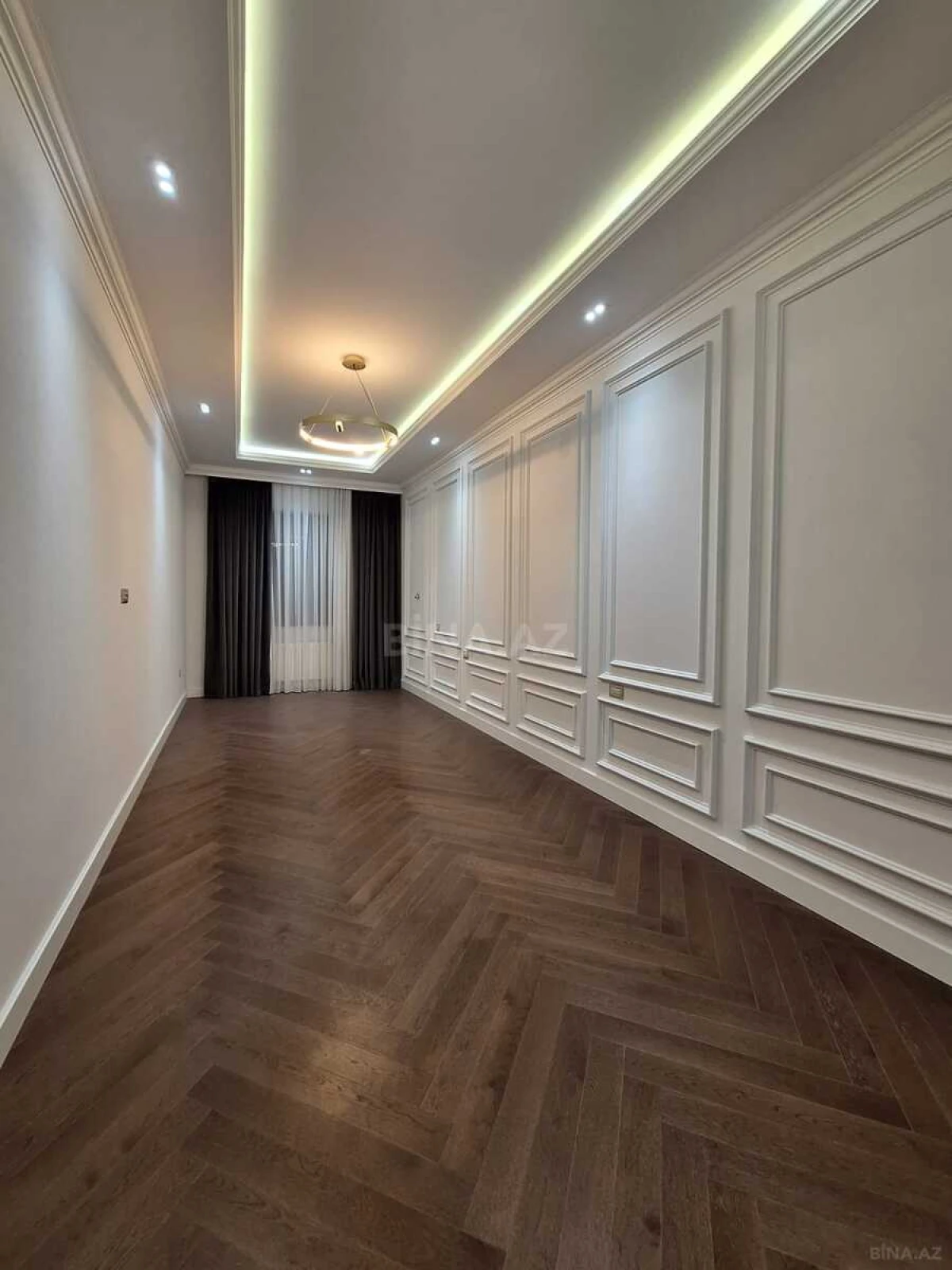 Satılır 4 otaqlı mənzil 235 m²