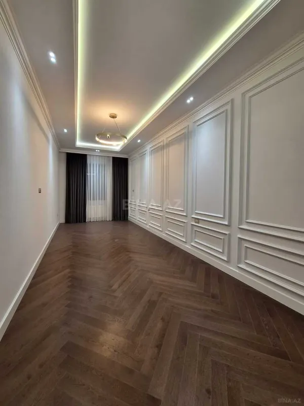 Satılır 4 otaqlı mənzil 235 m²