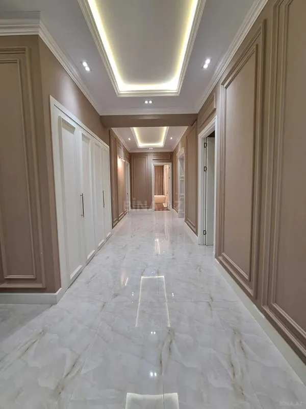Satılır 4 otaqlı mənzil 235 m²