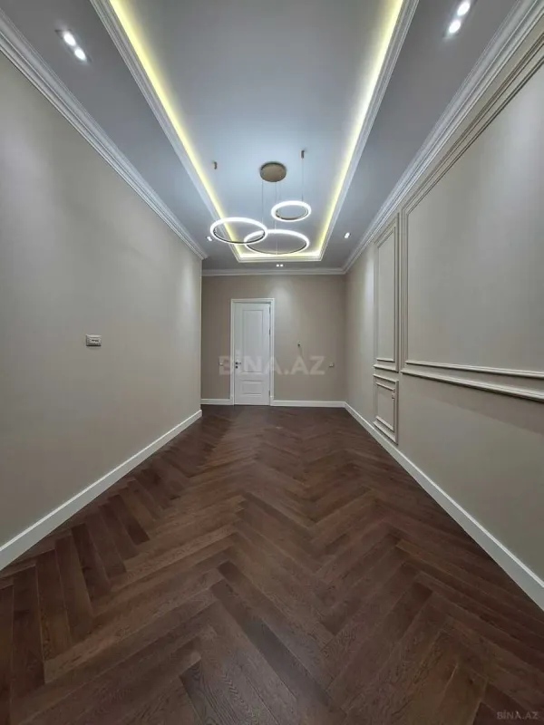 Satılır 4 otaqlı mənzil 235 m²