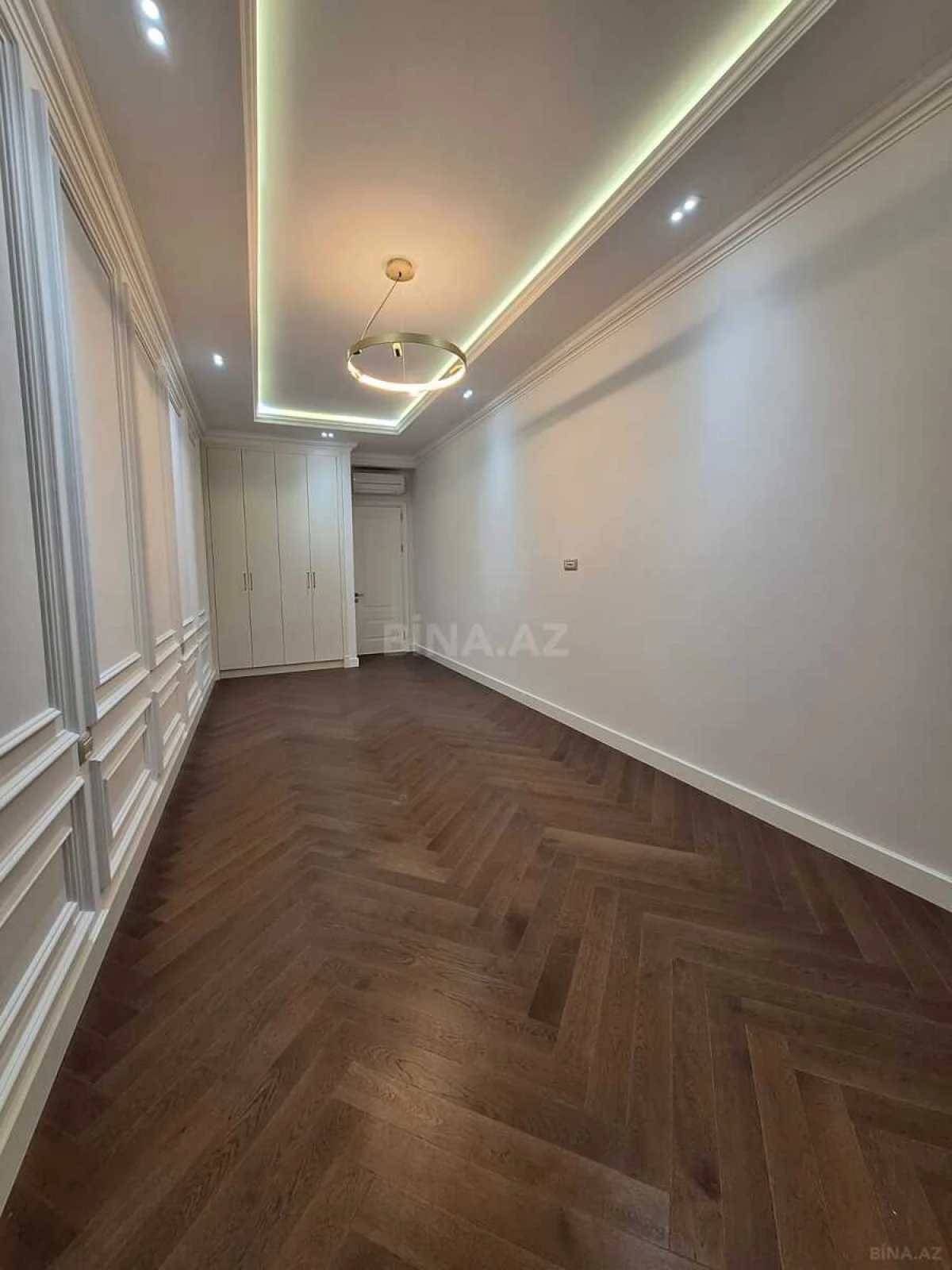 Satılır 4 otaqlı mənzil 235 m²