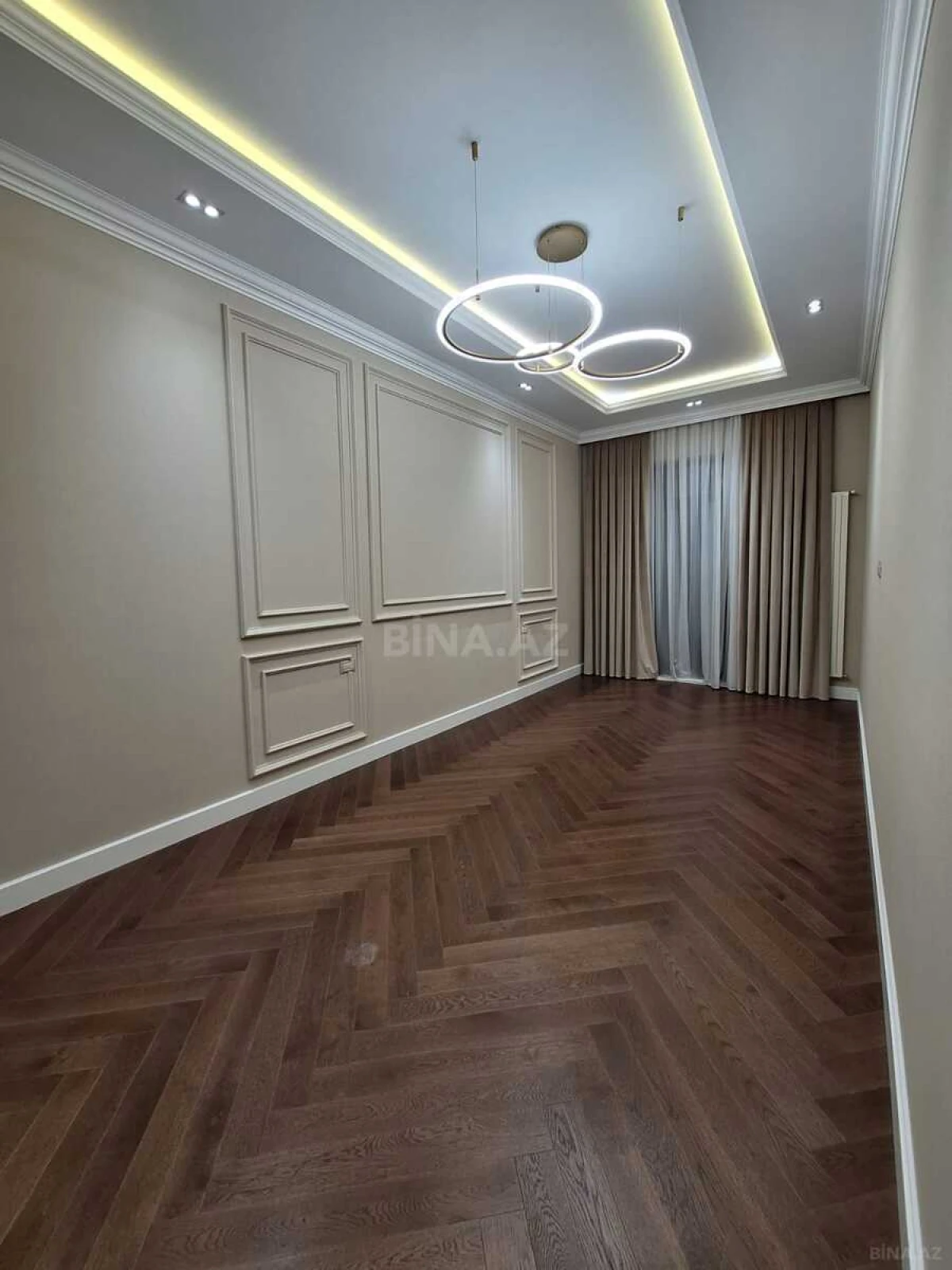Satılır 4 otaqlı mənzil 235 m²