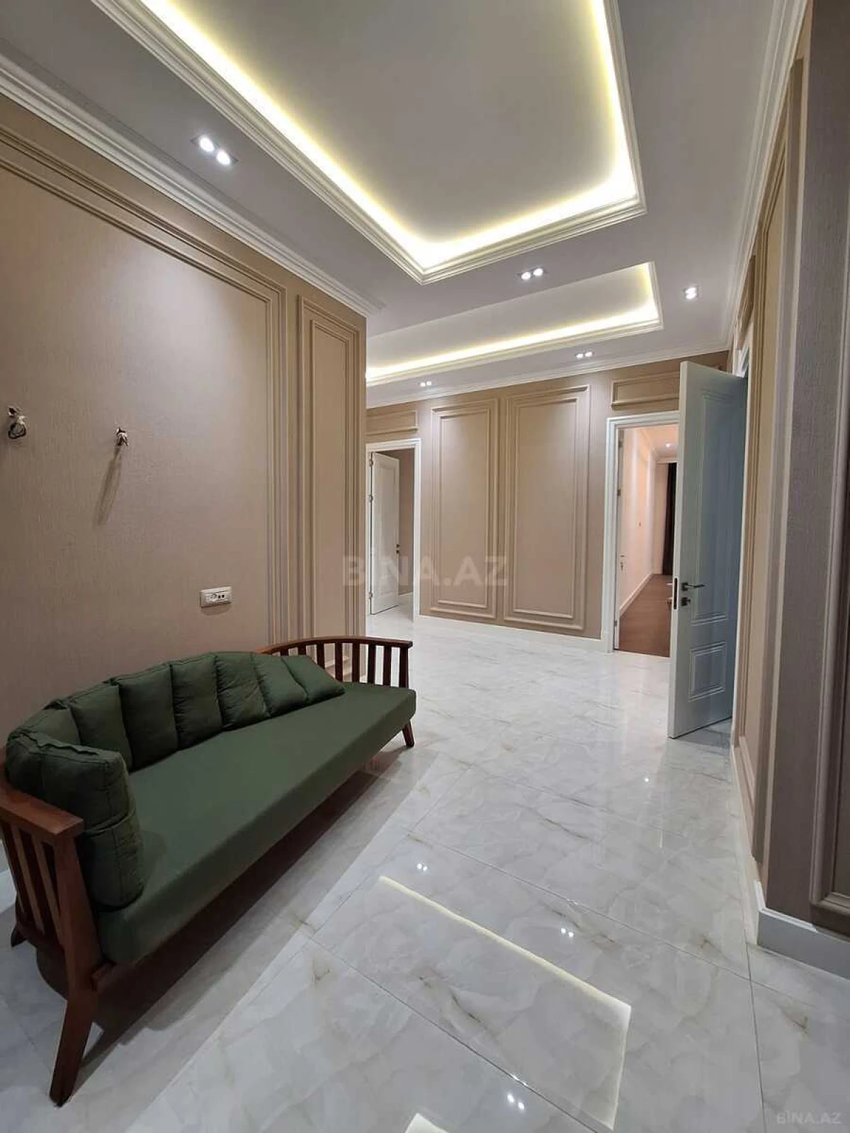 Satılır 4 otaqlı mənzil 235 m²